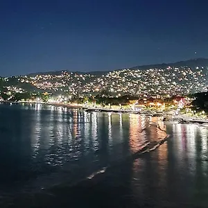 https://luxury-apartaments-in-los-geranois.tenerifehoteles.net